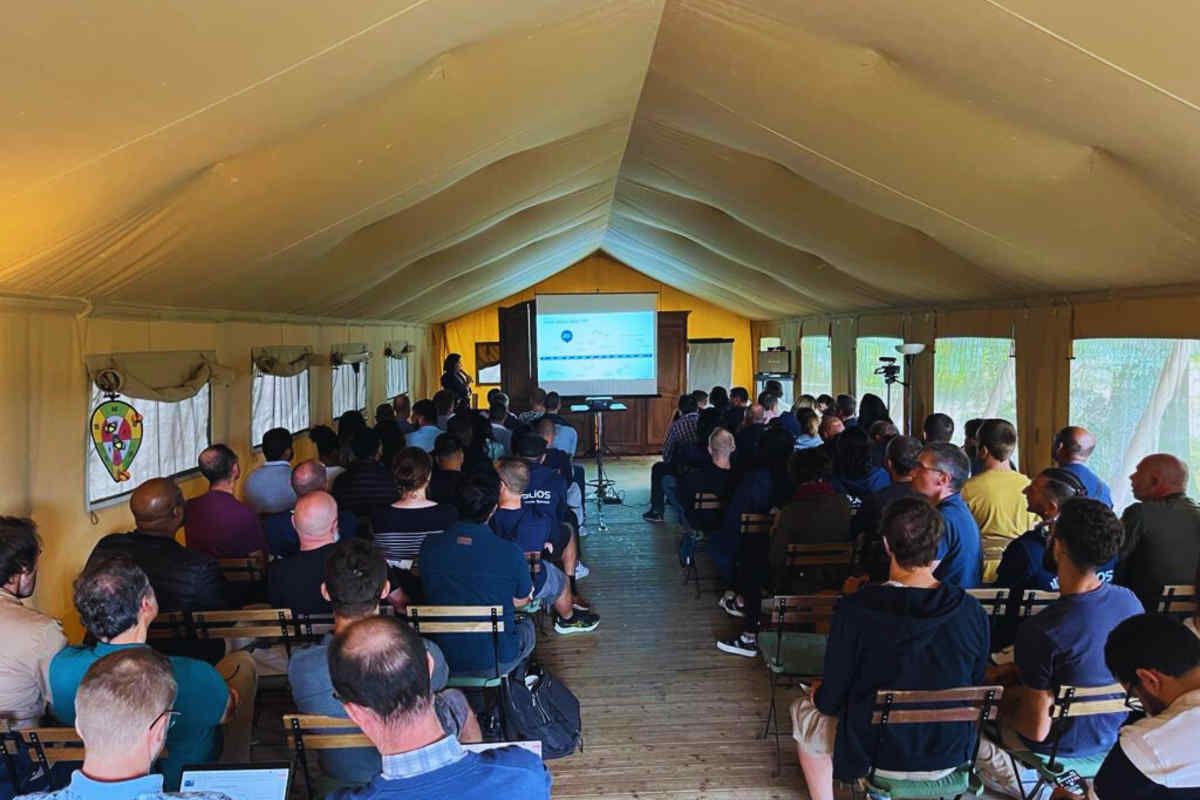Salle de réunion avec vidéoprojecteur